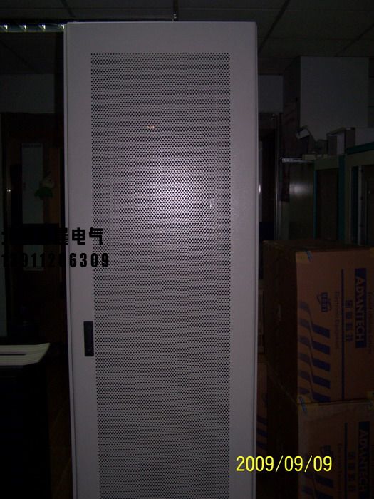 XC加寬服務(wù)器機(jī)柜。3.jpg